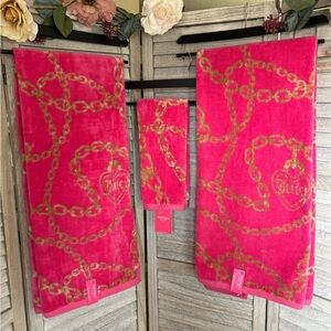 JUICY COUTURE Bath & Hand Towel Ensemble HOT PINK & METALLIC GOLD Heart & Chains
